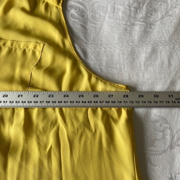 Torrid Women's Yellow Sleeveless Button V-Neck Sheer Blouse Size 4X - Picture 7 of 9